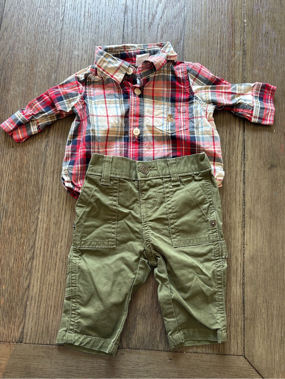 BabyGAP Plaid Button Up Shirt and Olive Cargo Pants Set - size 0-3